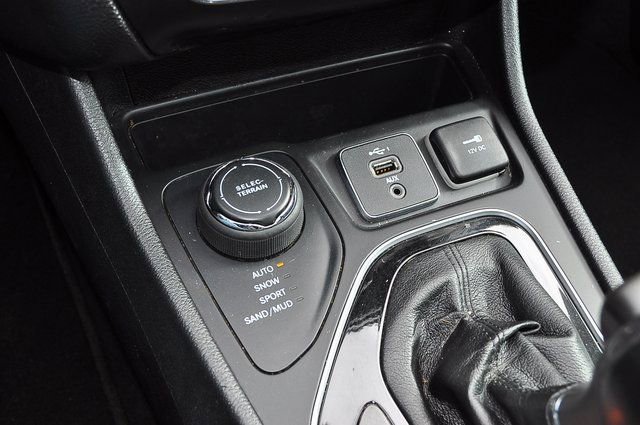 Used 2022 Gray Jeep Limited image 34