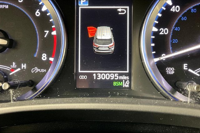 Used 2017 Silver Toyota XLE image 12