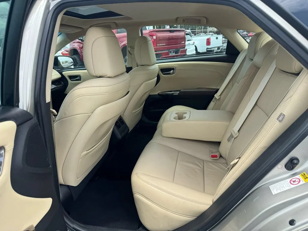 Used 2014 Beige Toyota XLE Premium image 11