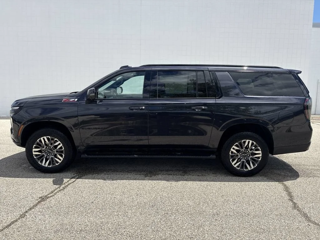 2025 Chevrolet Suburban Z71 - Photo 10