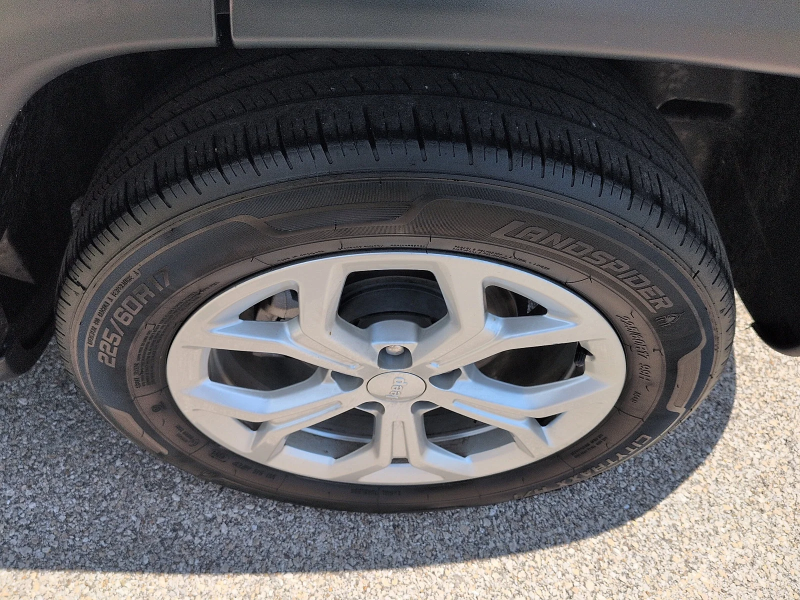 Used 2024 Bright White Clearcoat Jeep Latitude image 10