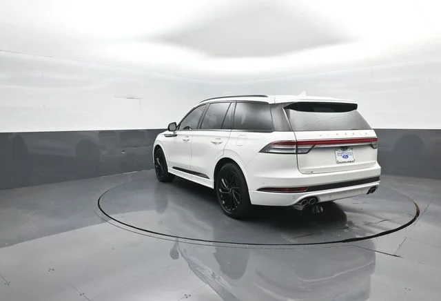 Used 2022 White Lincoln Reserve image 5