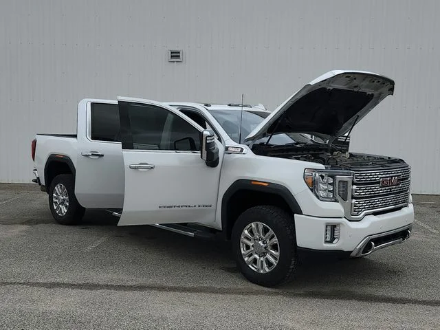 Used 2022 White GMC Denali image 27