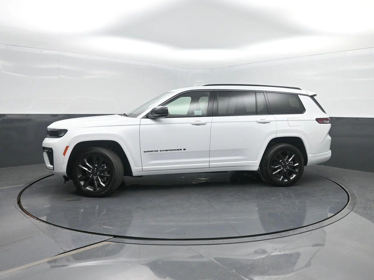 2026 Jeep Grand Cherokee L Limited Reserve 4x4's photo