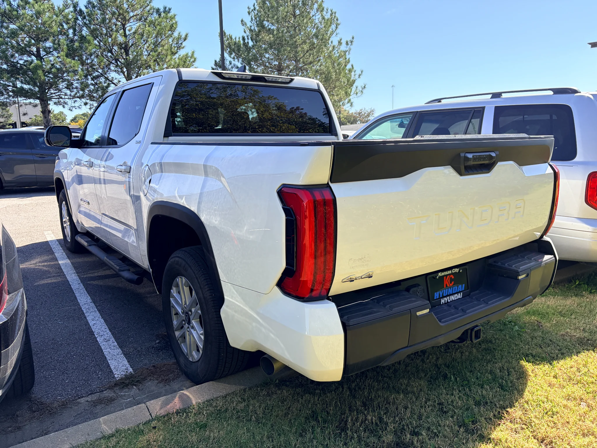 Used 2025 Ice Cap Toyota SR5 image 3