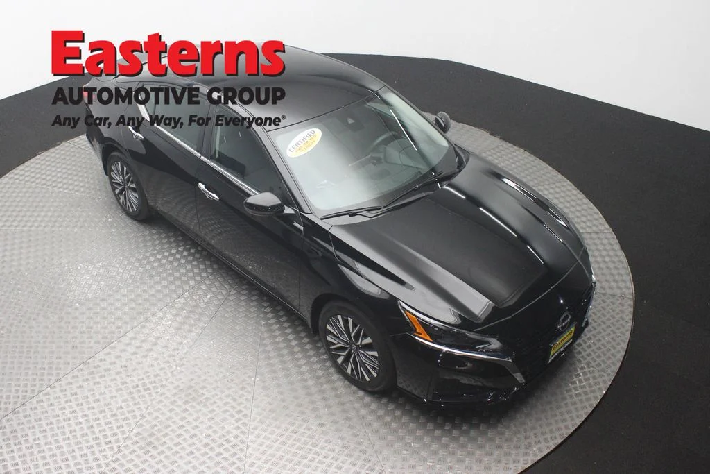 Used 2023 Black Nissan 2.5 SV image 3