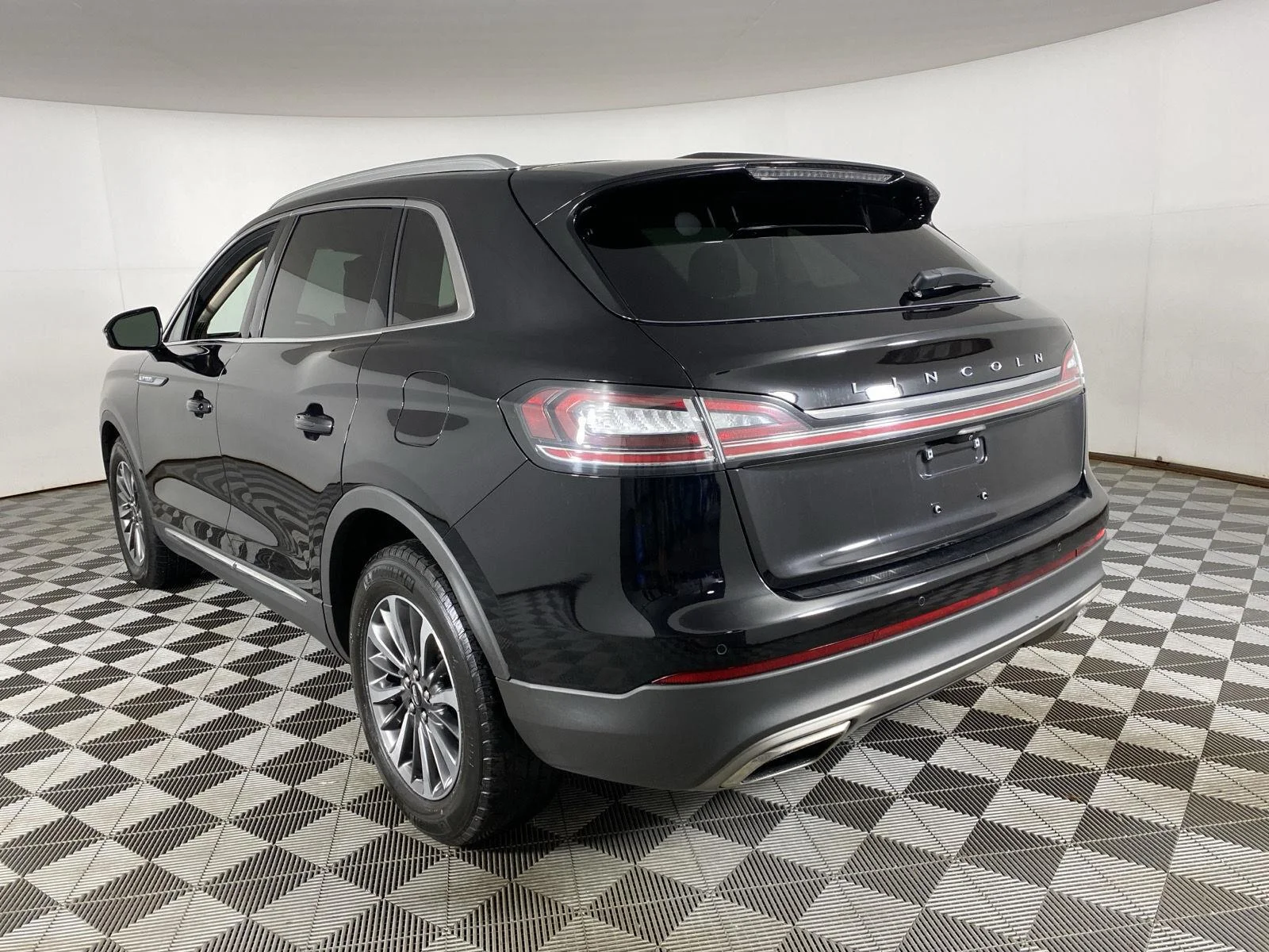 Used 2023 Infinite Black Lincoln Reserve image 8