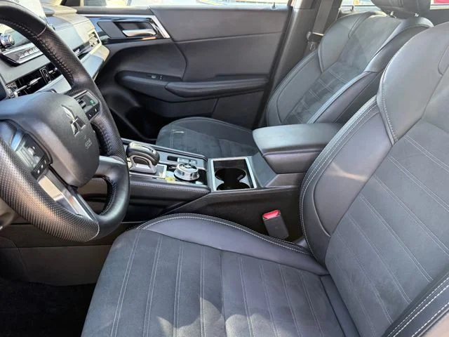 Used 2024 Blue Mitsubishi SE image 11