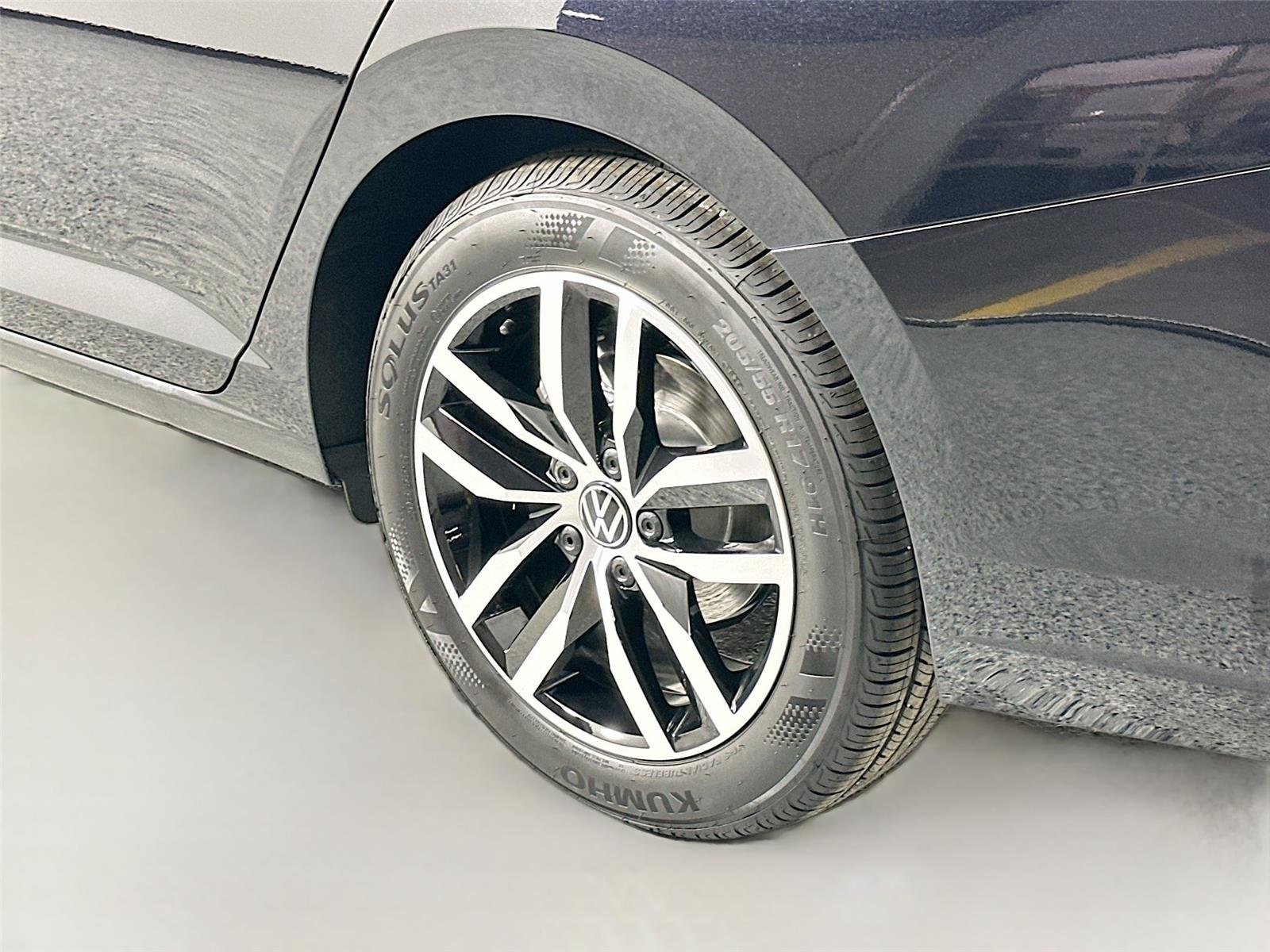 New 2025 Deep Black Pearl Volkswagen SE image 8