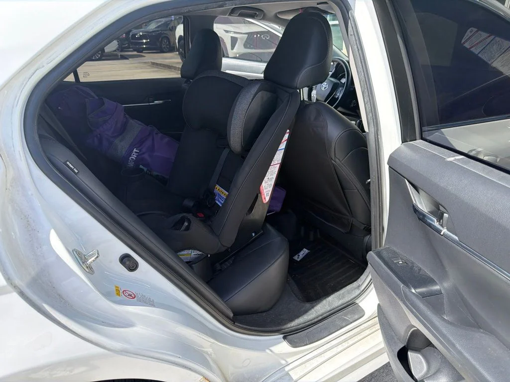 Used 2018 White Toyota SE image 10