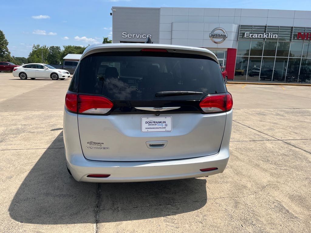 Used 2022 Silver Chrysler LX image 4