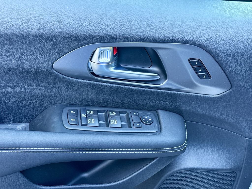 2026 Chrysler Pacifica Select - Photo 11