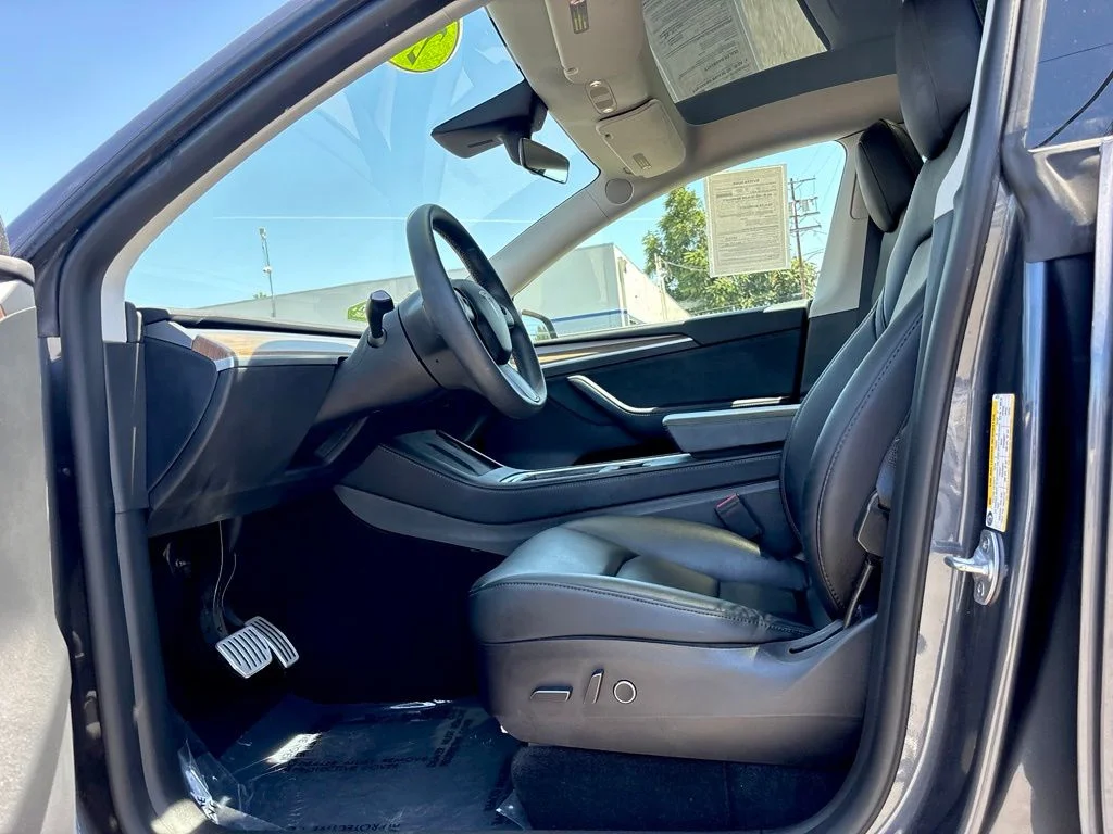 Used 2022  Tesla Performance image 12