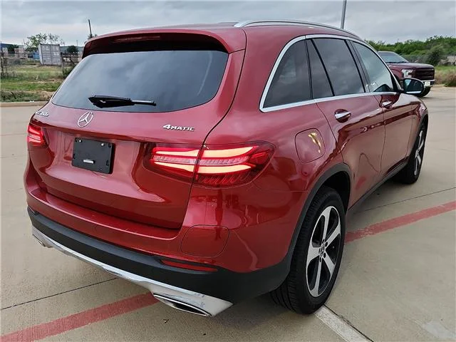 Used 2019 Designo Cardinal Red Metallic Mercedes-Benz GLC 350e All-wheel Drive 4MATIC® image 4