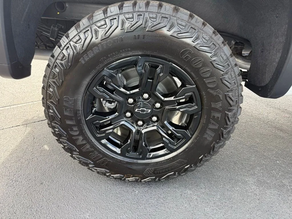 2026 Chevrolet Silverado 1500 ZR2 - Photo 9