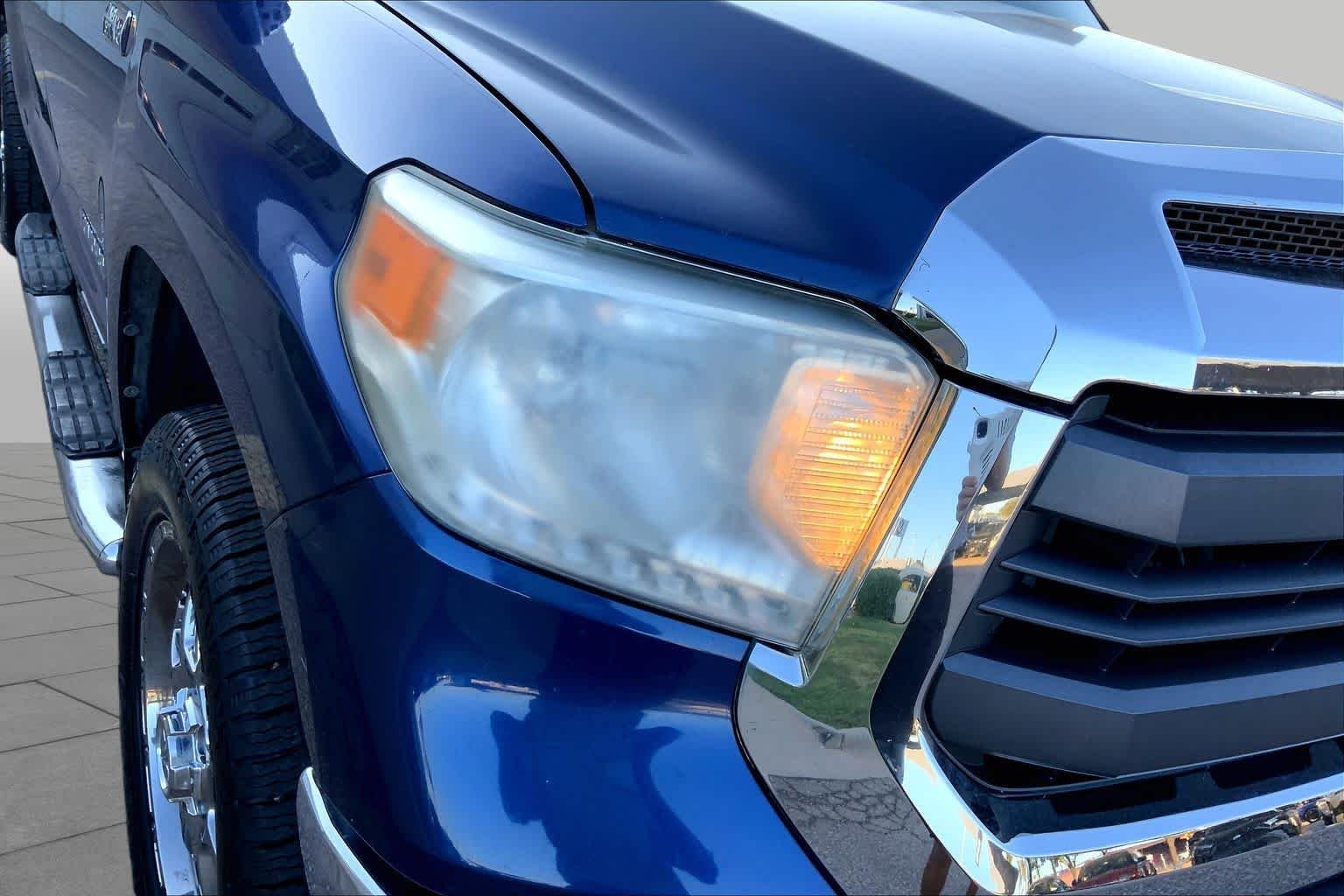 Used 2015 Blue Ribbon Metallic Toyota SR5 image 27