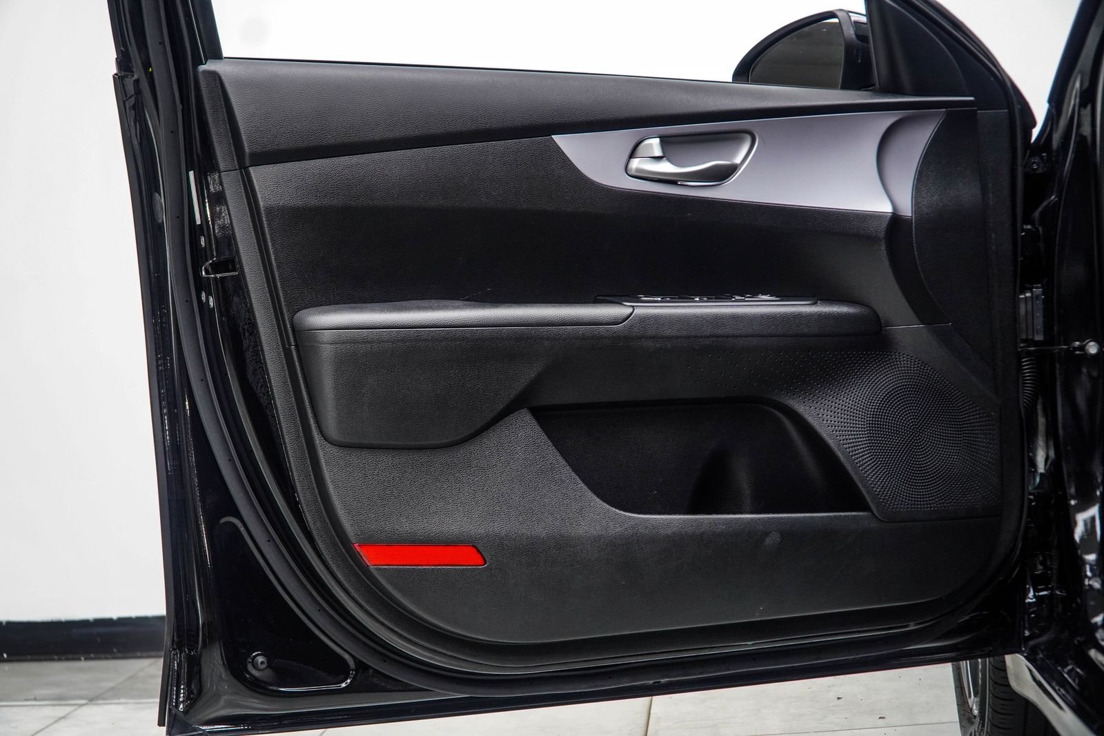 Used 2024 Black Kia LXS image 33