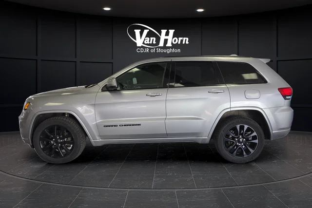 Used 2017 Billet Silver Metallic Jeep Altitude image 4