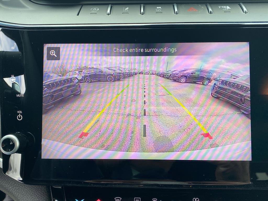 New 2026 Bright White Clear-Coat Exterior Paint Jeep Altitude image 12