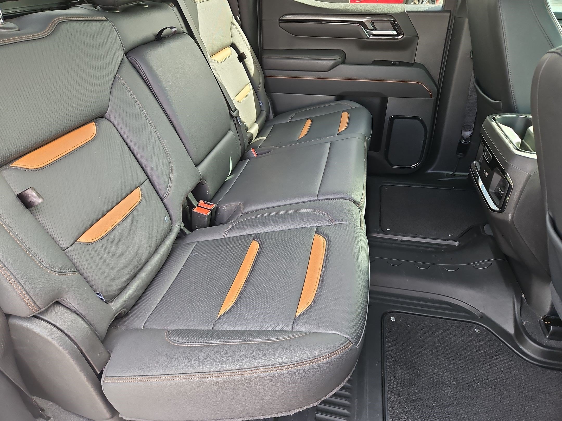 Used 2025 Summit White GMC AT4 image 28