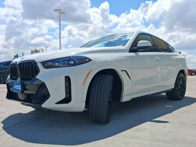 Used 2025 White BMW xDrive40i image 3