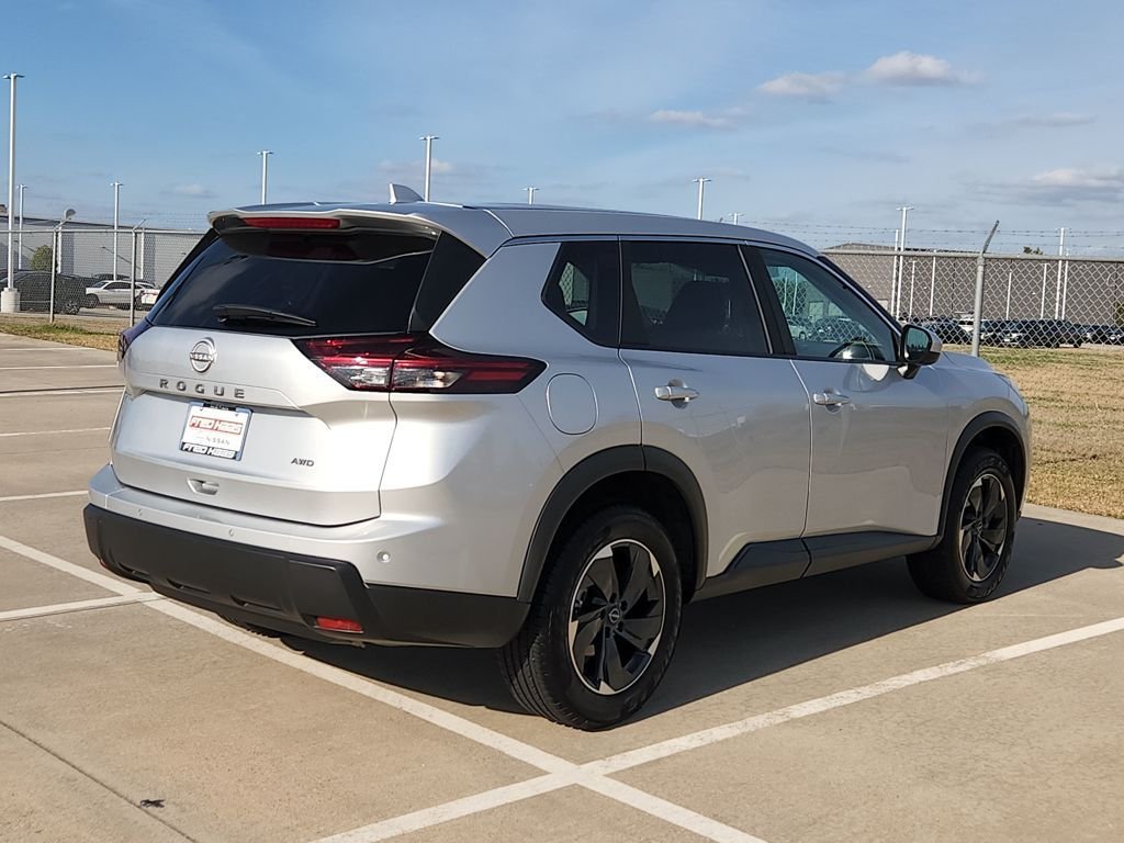 Used 2025 Silver Nissan SV image 5