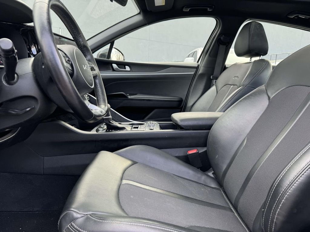 Used 2023 White Kia GT-Line image 13