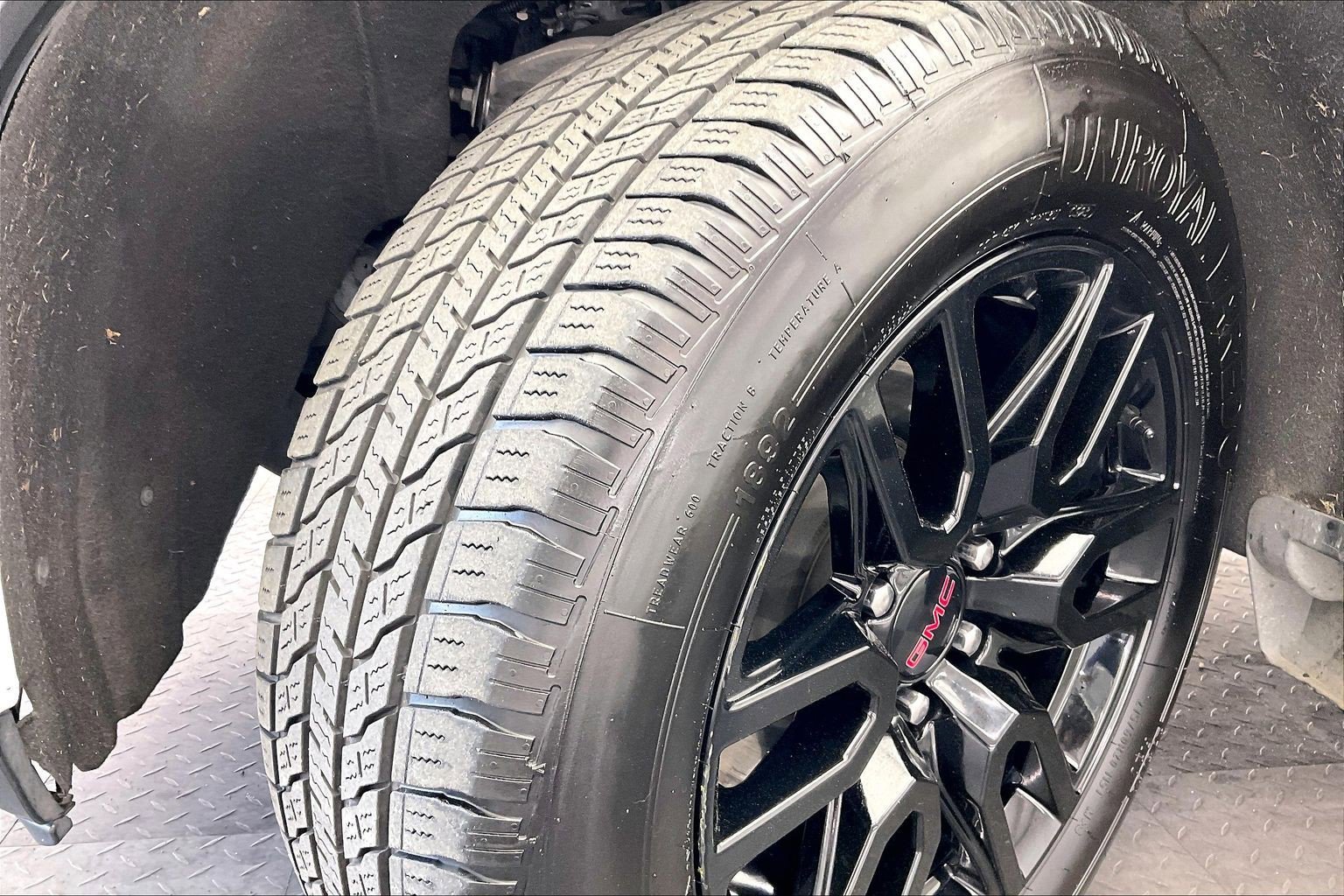 Used 2021 Summit White GMC Elevation image 33