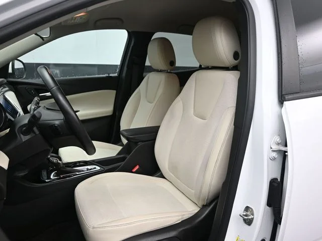Used 2020 White Buick Select image 6