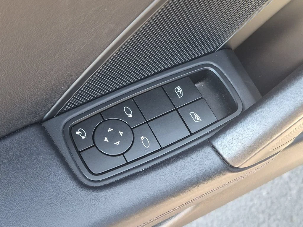 Used 2024  Porsche  image 14