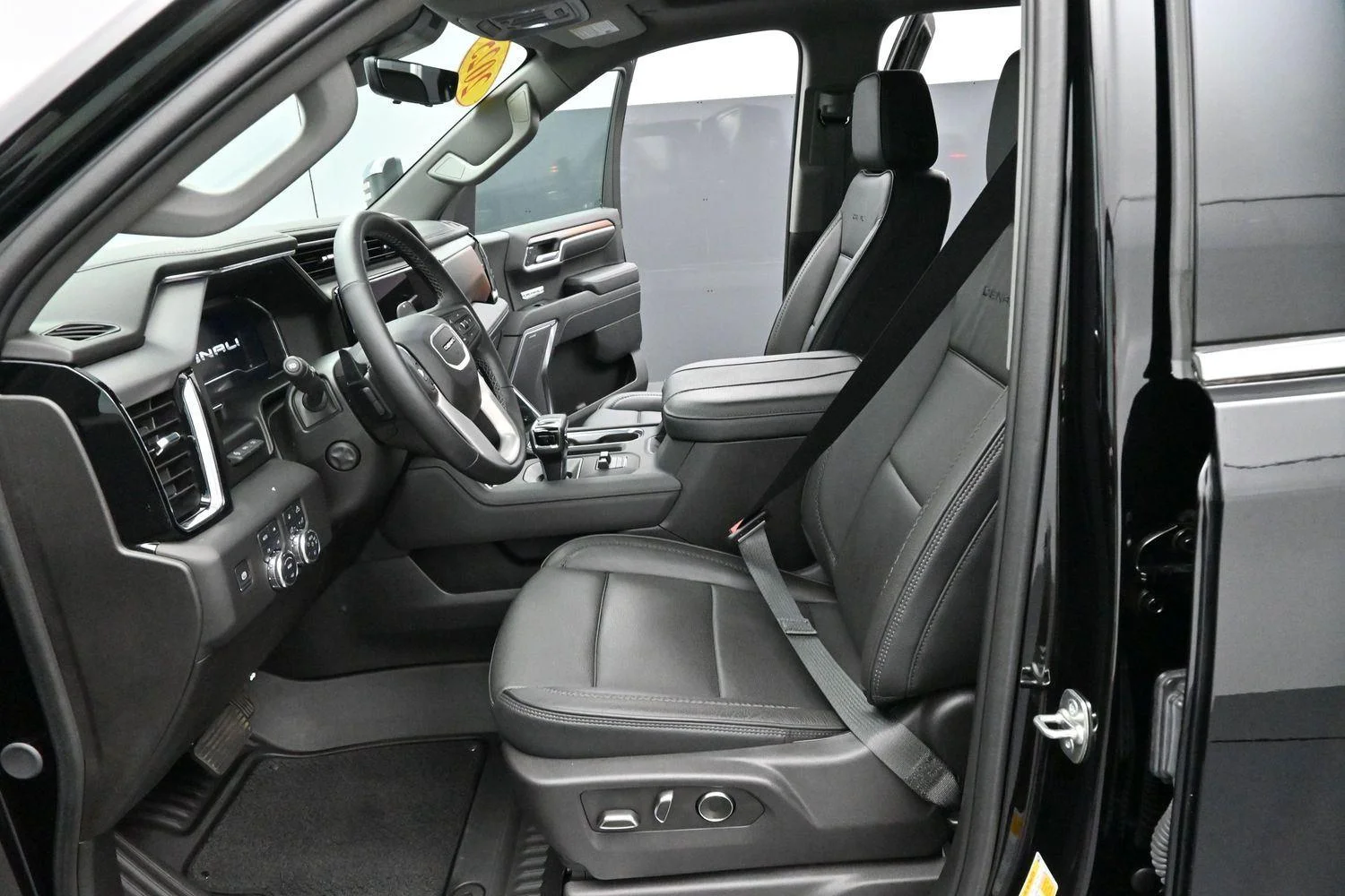 Used 2025 Onyx Black GMC Denali image 13