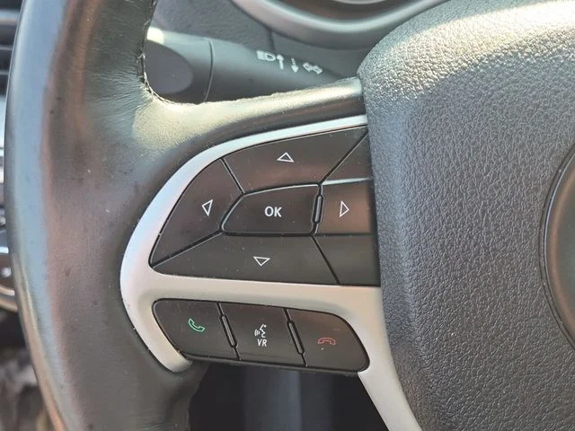 Used 2018 Silver Jeep Trailhawk image 17