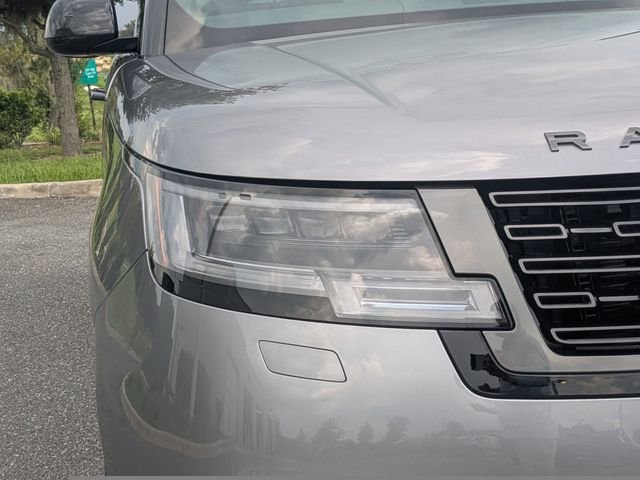 Used 2025 Eiger Grey Metallic Land Rover SE image 9