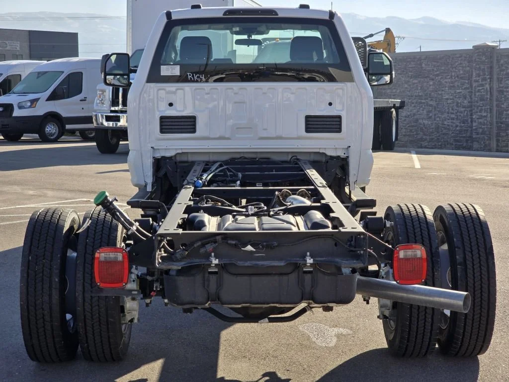 2025 Ford F-550 Super Duty Chassis Cab XL - Photo 22