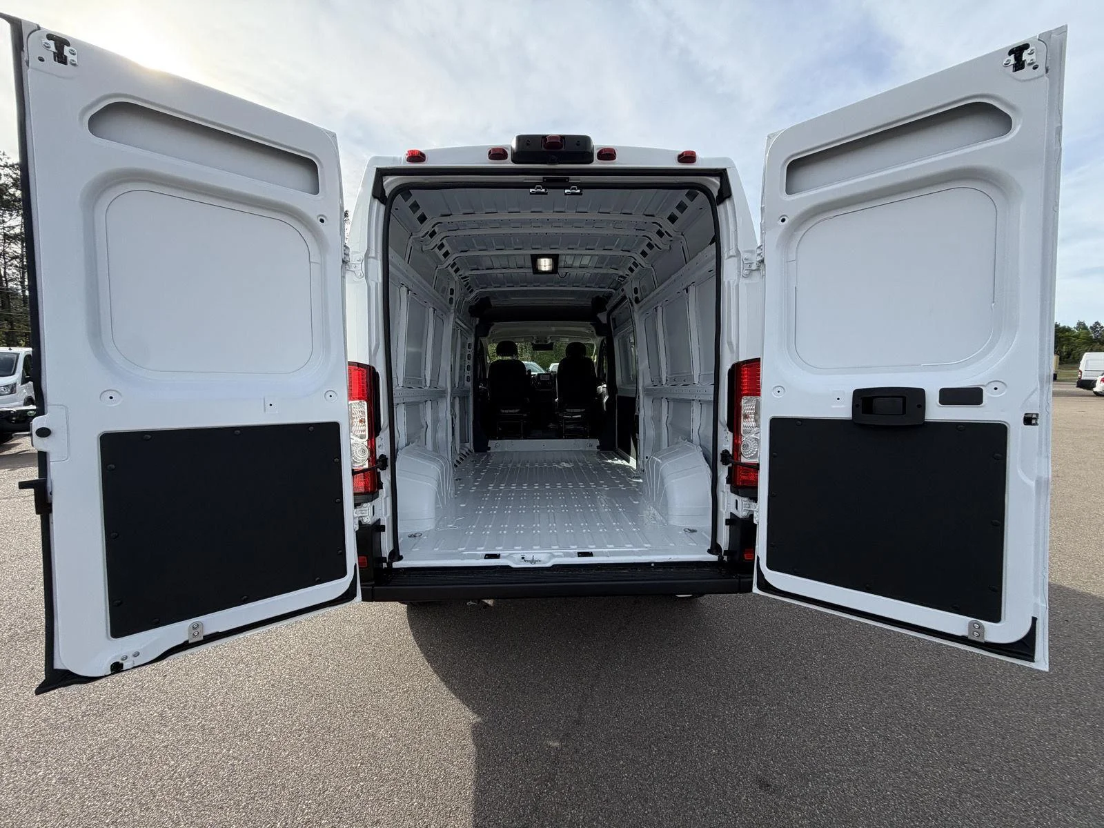 New 2026 Bright White Clear-Coat Exterior Paint RAM Tradesman image 16