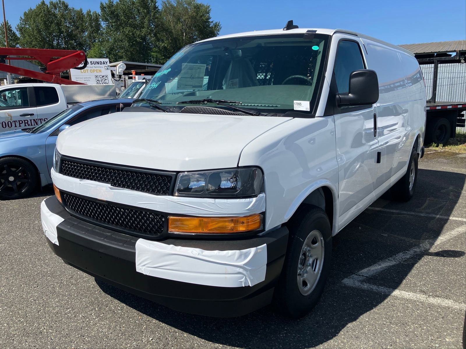 2026 Chevrolet Express 2500 Work Van HD's photo