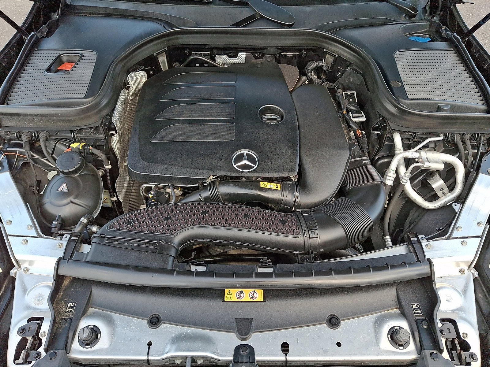 Used 2020 Graphite Grey Metallic Mercedes-Benz GLC 300 image 28