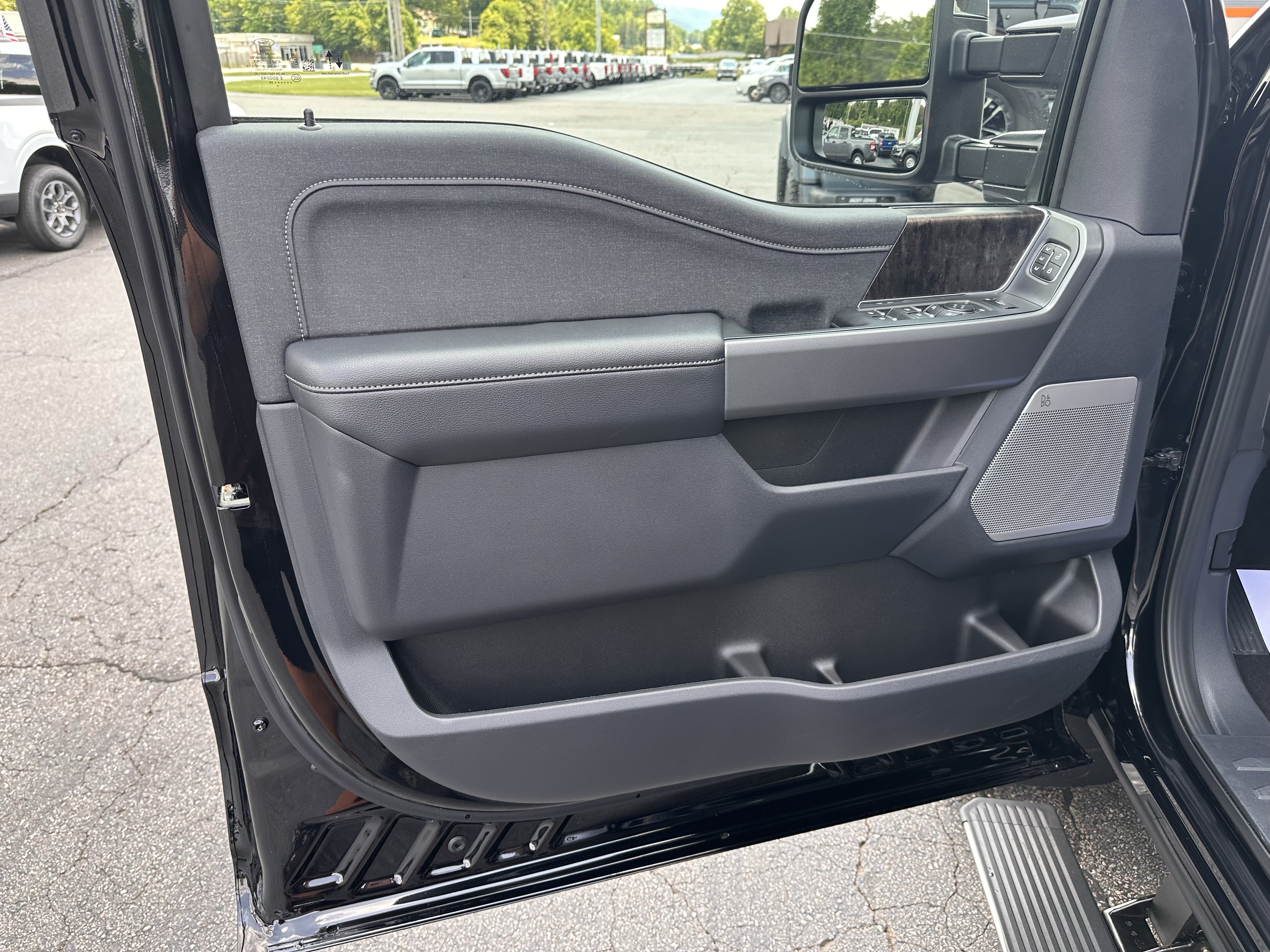 Used 2026 Agate Black Metallic Ford LARIAT image 10