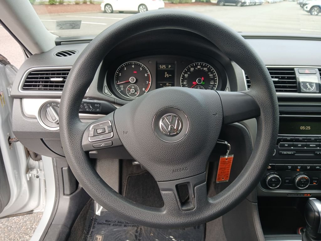 Used 2012 Silver Volkswagen 2.5 S image 14