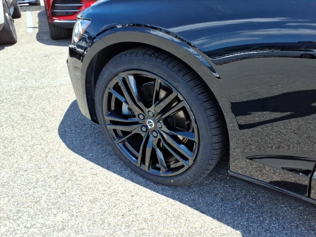 Certified Used 2024 Onyx Black Volvo Plus Black Edition image 9