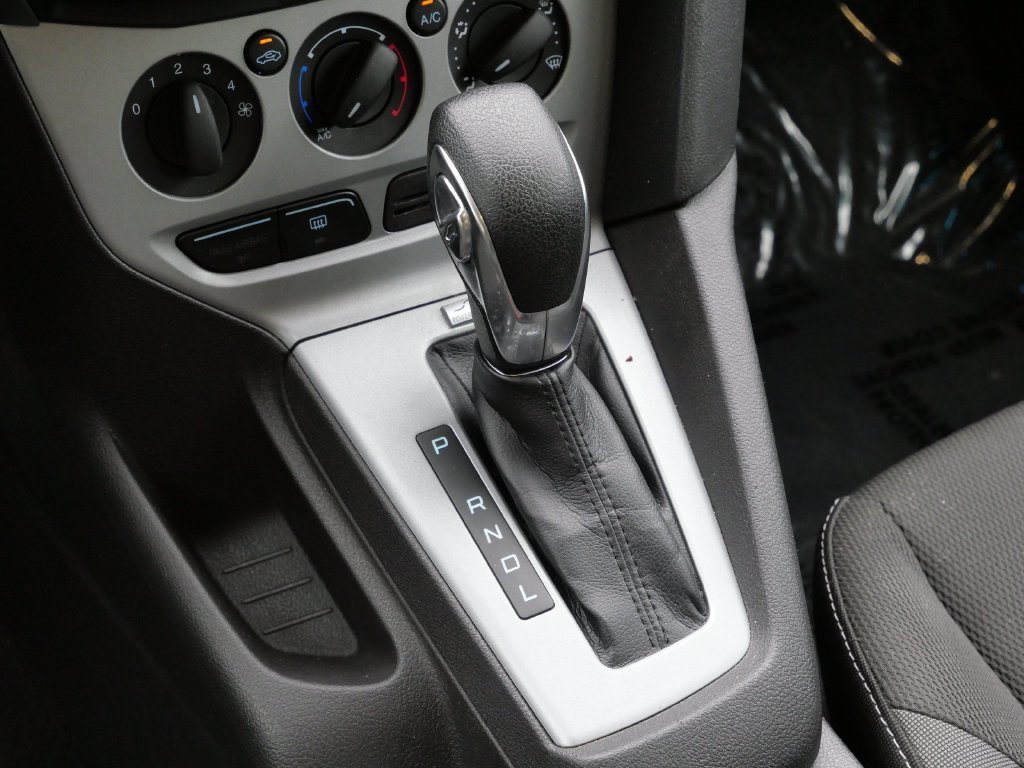 Used 2012 Blue Ford SE image 19