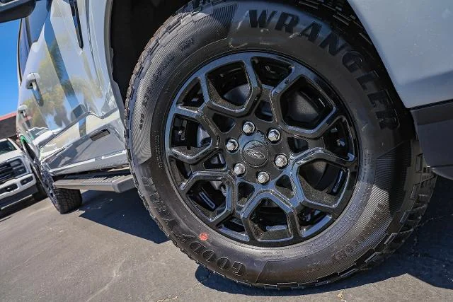 New 2026 Avalanche Ford XLT image 2
