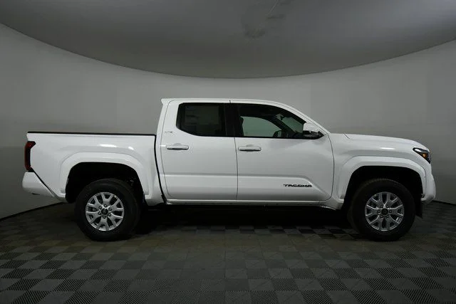 2026 Toyota Tacoma SR5 - Photo 15