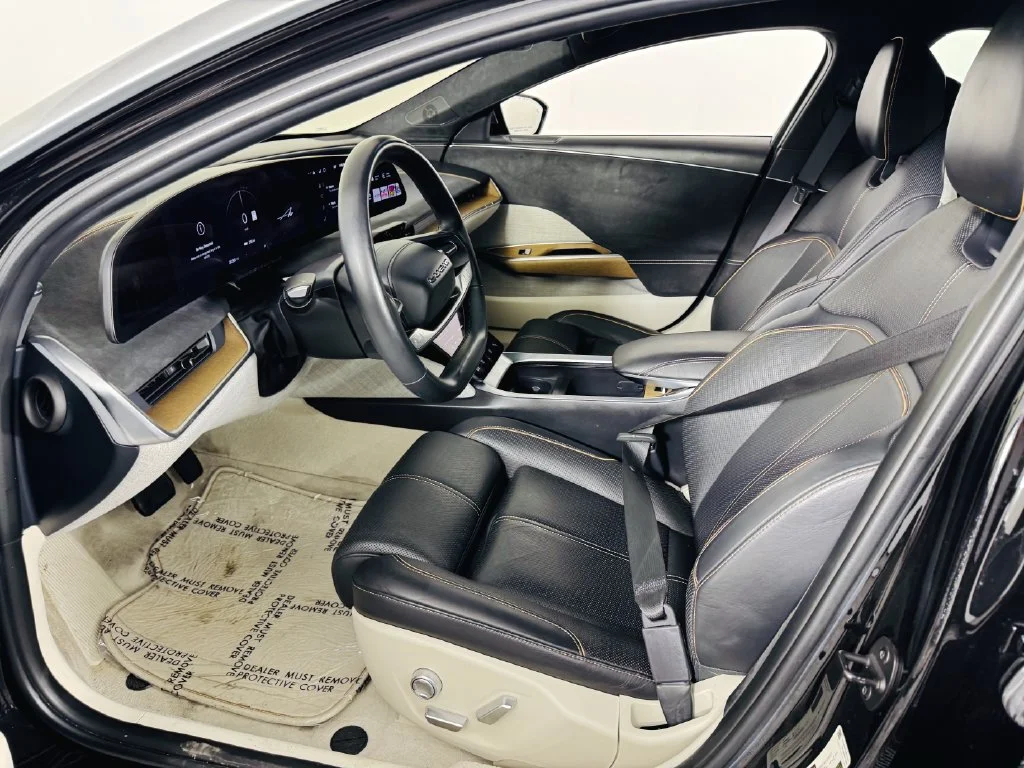 Used 2022 Black Lucid Grand Touring image 6