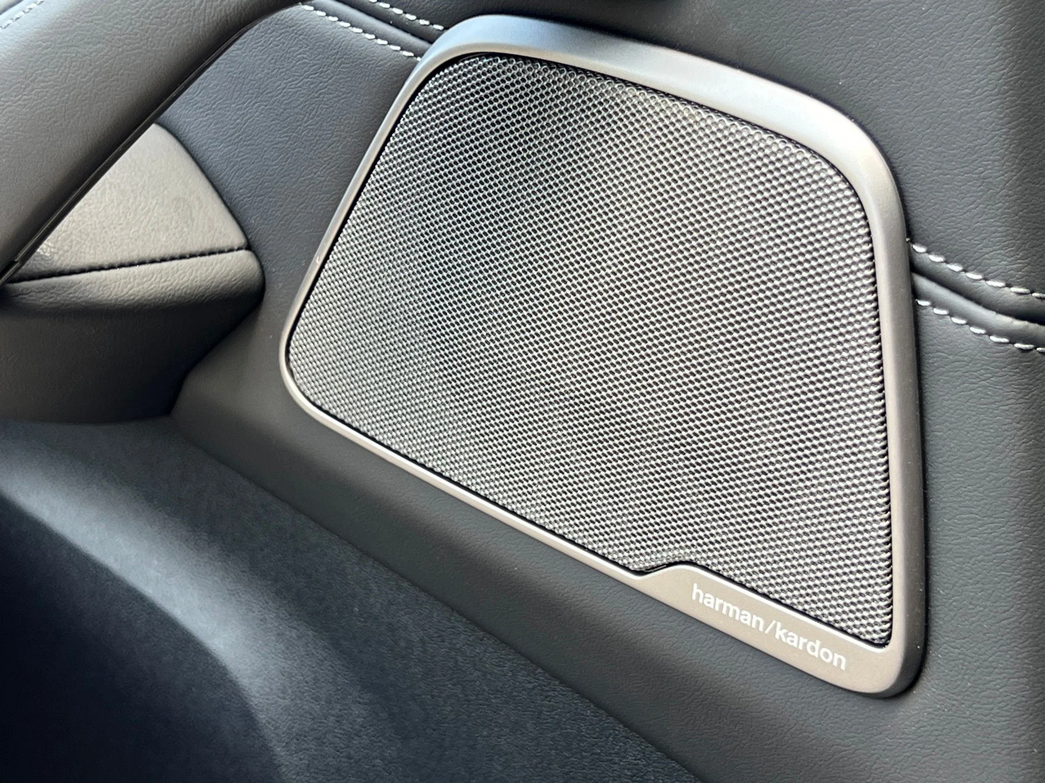 Used 2022 White BMW Competition image 39