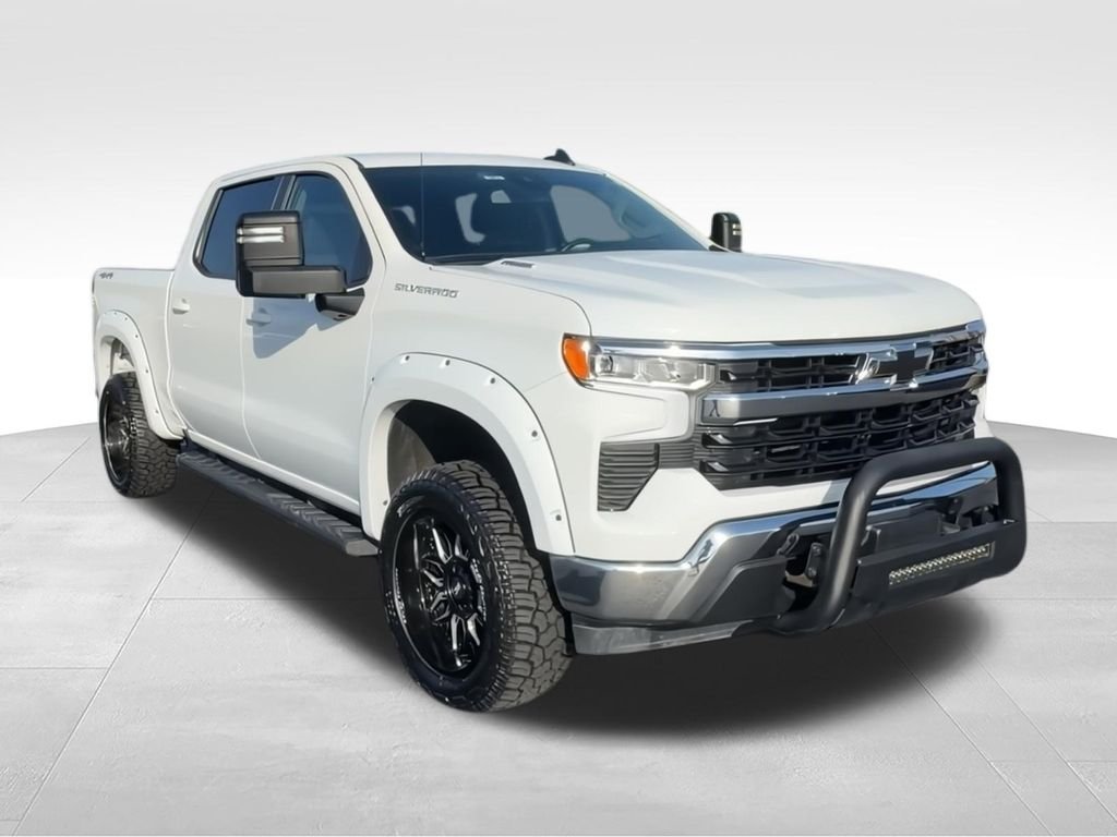 Used 2023 White Chevrolet LT image 3