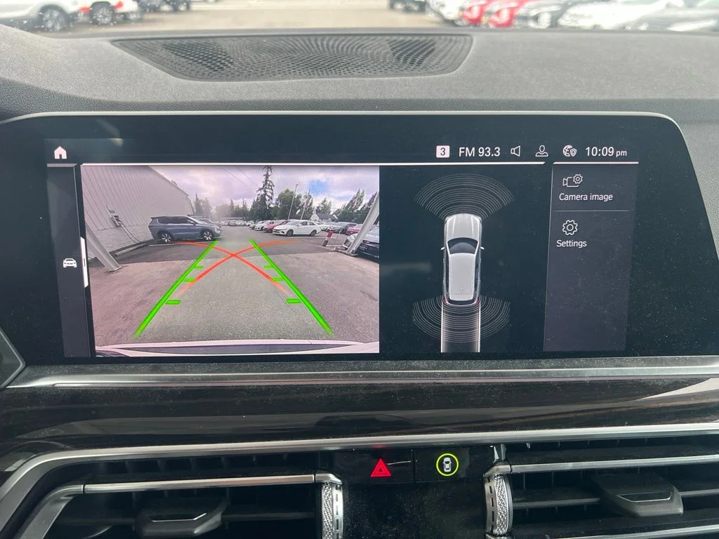 Used 2019 White BMW xDrive40i image 13