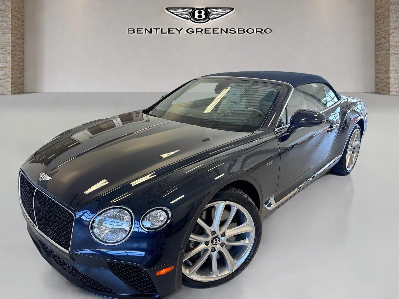 Used 2024 Dark Sapphire Metallic Bentley GT V8 image 32