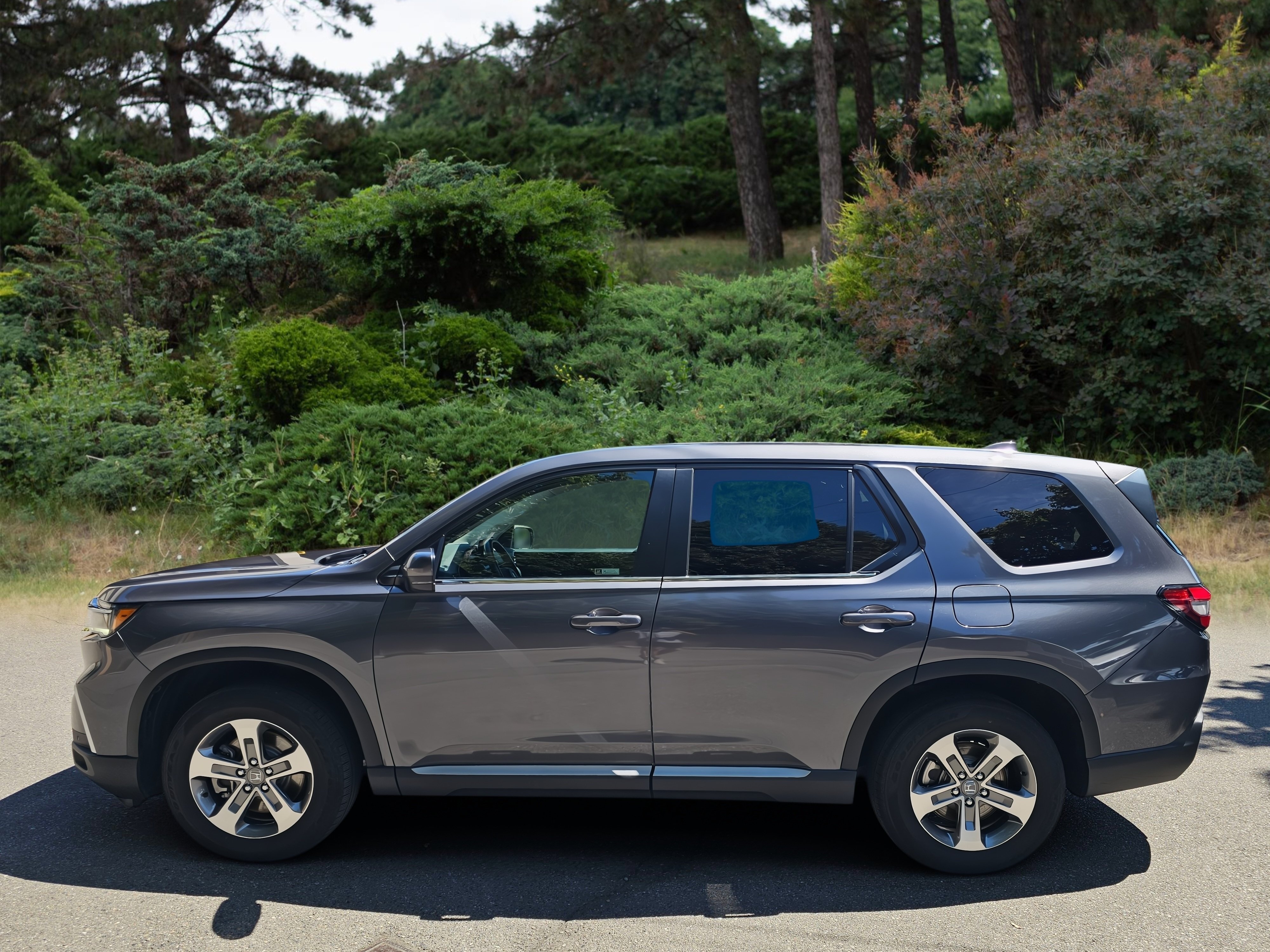 Certified Used 2023 Modern Steel Metallic Honda AWD EX-L image 4