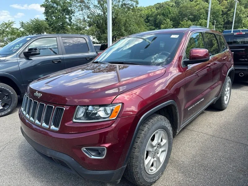 Used 2016 Red Jeep Laredo image 2